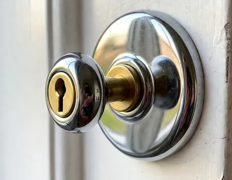 Serratura per porta da esterno