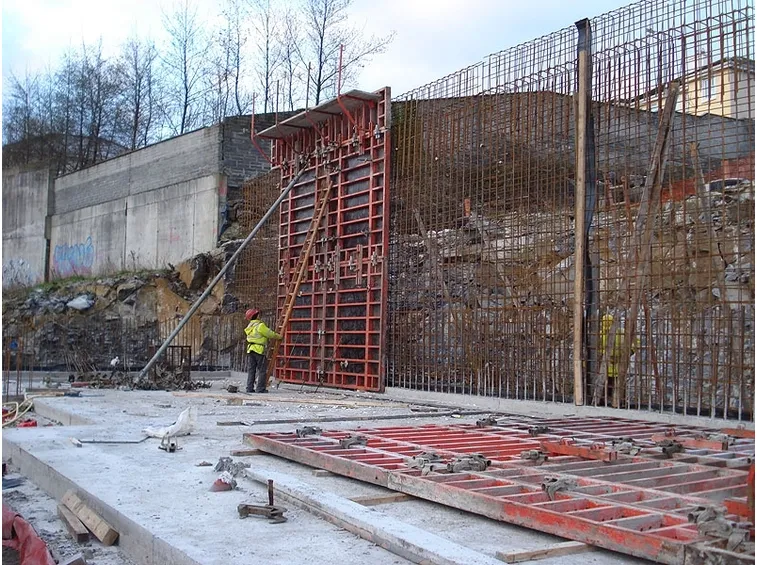 Costruzione di muri in cemento